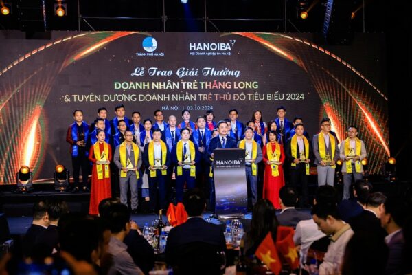 Đồng chí Hà Minh Hải – Phó Chủ tịch UBND thành phố Hà Nội phát biểu chúc mừng Hội DNT Hà Nội và các cá nhân tiêu biểu.