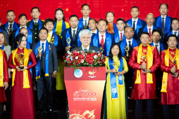 Phó Chủ tịch Thường trực Quốc hội Đỗ Văn Chiến phát biểu tại buổi lễ trao giải thưởng sao đỏ năm 2025